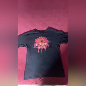 Drop Tshirt - Men’s Small } Good Condition